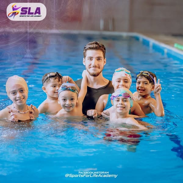 فريق السباحة التنافسي - أكاديمية SLA