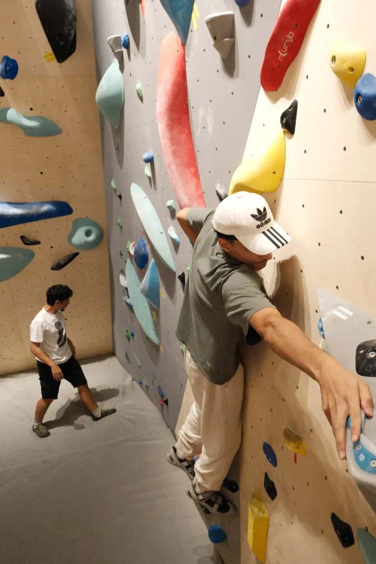 تسلق الجلمدة (Bouldering) – تذاكر واشتراكات الكهف
